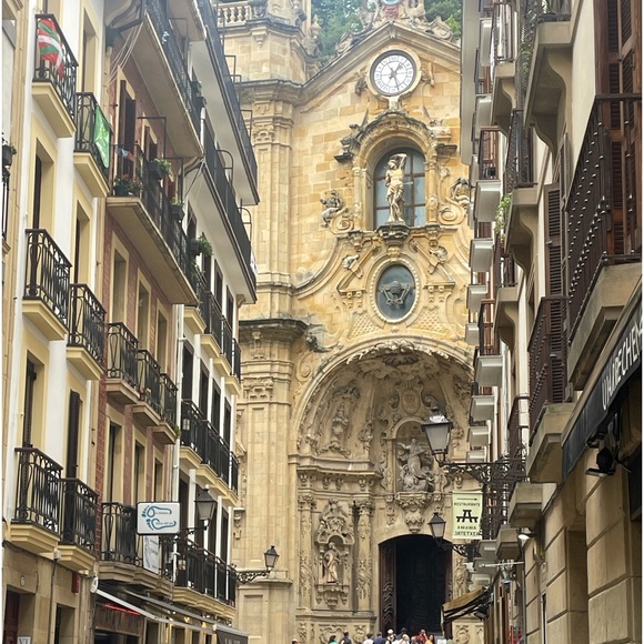 Meet your Posher, Iris - Picture 2 of 2